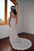 Load image into Gallery viewer, BHLDN &#39;Willowby by Watters RN84643 Lot 42650&#39; wedding dress size-00 PREOWNED
