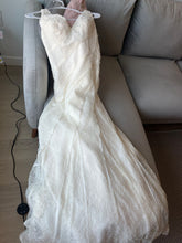 Load image into Gallery viewer, Vera Wang &#39;VW351283&#39; wedding dress size-02 PREOWNED
