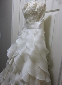 Jim Hjelm '8962 Semi Sweetheart' size 6 used wedding dress side view on hanger