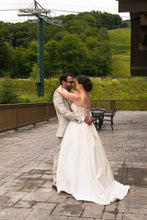 Load image into Gallery viewer, Amsale &#39;Cameron&#39; - Amsale - Nearly Newlywed Bridal Boutique - 6
