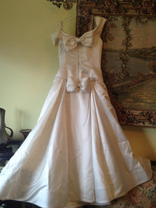 Vera Wang 'Off the Shoulder Wedding Dress' - Vera Wang - Nearly Newlywed Bridal Boutique - 1