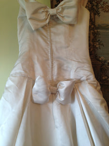 Vera Wang 'Off the Shoulder Wedding Dress' - Vera Wang - Nearly Newlywed Bridal Boutique - 6