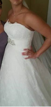 Load image into Gallery viewer, Demetrios &#39;Ivory Lace&#39; - Demetrios - Nearly Newlywed Bridal Boutique - 8
