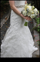 Load image into Gallery viewer, Allure Bridals &#39;9113&#39; - Allure Bridals - Nearly Newlywed Bridal Boutique - 3
