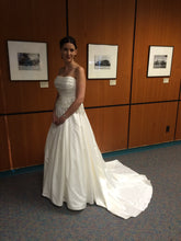 Load image into Gallery viewer, David&#39;s Bridal &#39;Ivory Strapless&#39;
