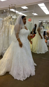 Oleg Cassini 'Lace' size 14 new wedding dress side view on bride
