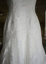 Load image into Gallery viewer, Melissa Sweet &#39;Cap Sleeve&#39; size 10 used wedding dress view of material

