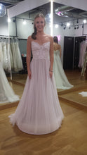 Load image into Gallery viewer, Watters &#39;Della&#39; size 0 new wedding dress front view on bride
