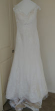 Load image into Gallery viewer, Oleg Cassini &#39;517&#39; size 2 used wedding dress front view on hanger
