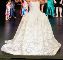 Load image into Gallery viewer, Karen Sabag &#39;Custom&#39; size 0 used wedding dress front view on bride
