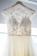 Load image into Gallery viewer, Tara Keely &#39;2552&#39; size 2 used wedding dress front view of bodice
