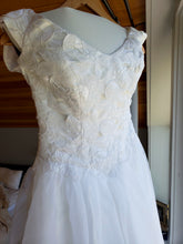 Load image into Gallery viewer, Custom &#39;Georgette of Boston&#39; size 6 used wedding dress front view on hanger

