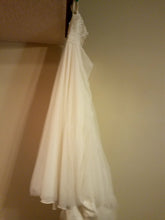 Load image into Gallery viewer, Essence of Australia &#39;2466&#39; size 14 used wedding dress side view on hanger
