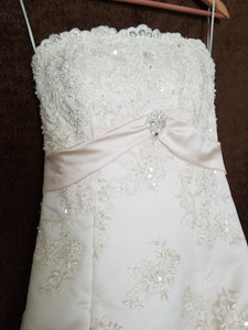 Maggie Sottero 'Jorie Ann' size 8 used wedding dress front view close up