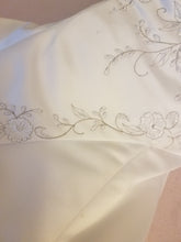 Load image into Gallery viewer, Jasmine &#39;Satin&#39; size 4 used wedding dress view of detail
