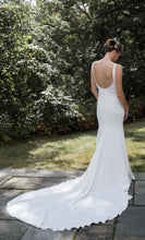 Load image into Gallery viewer, Pronovias &#39;Hispalis&#39; size 8 used wedding dress back view on bride
