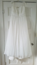 Load image into Gallery viewer, David&#39;s Bridal &#39;Ivory Ballgown&#39; size 18 used wedding dress front view on hanger
