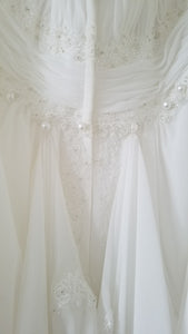 David's Bridal 'Ivory Ballgown' size 18 used wedding dress back view close up