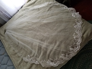 Alfred Angelo '2547' size 14 used wedding dress view of veil 1