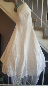 David's Bridal 'Michelangelo V8377' size 14 used wedding dress front view