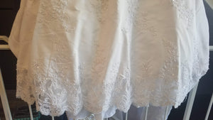 David's Bridal 'Michelangelo V8377' size 14 used wedding dress view of hemline