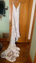 Load image into Gallery viewer, Maggie Sottero &#39;Cruz&#39; wedding dress size-02 PREOWNED
