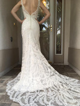 Load image into Gallery viewer, Allure Bridals &#39;8856&#39; size 2 new wedding dress back view on bride
