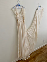 Load image into Gallery viewer, Floravere &#39;P. Benetar&#39; wedding dress size-04 PREOWNED
