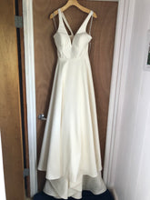 Load image into Gallery viewer, Wtoo &#39;# 12119&#39; wedding dress size-04 SAMPLE
