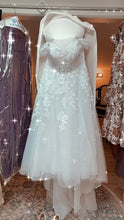 Load image into Gallery viewer, David&#39;s Bridal &#39;9SWG834&#39; wedding dress size-16 NEW
