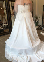 Load image into Gallery viewer, Sdincerity &#39;3706&#39; size 20 used wedding dress back view on bride
