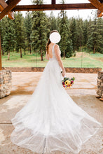 Load image into Gallery viewer, Allure Bridals &#39;9561&#39; wedding dress size-04 PREOWNED
