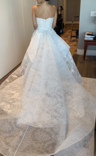 Load image into Gallery viewer, Gemy Maalouf &#39;W18 5519&#39; wedding dress size-06 PREOWNED
