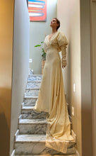 Load image into Gallery viewer, Danielle Frankel &#39;Berthe&#39; wedding dress size-06 NEW
