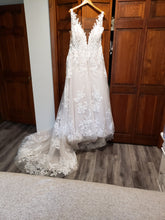 Load image into Gallery viewer, Lillian West &#39;66163&#39; wedding dress size-14 NEW
