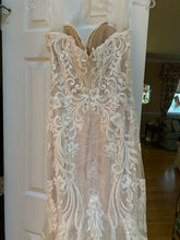 Load image into Gallery viewer, Enzoani &#39;Athenais&#39; wedding dress size-04 NEW
