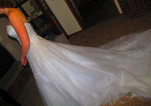 Load image into Gallery viewer, Allure &#39;8377&#39; size 8 used wedding dress side view on bride

