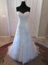 Load image into Gallery viewer, Casablanca &#39;2168&#39; size 14 new wedding dress front view on mannequin
