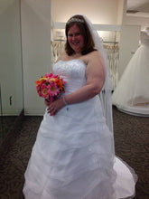 Load image into Gallery viewer, David&#39;s Bridal &#39;A Line&#39; size 24 new wedding dress front view on bride
