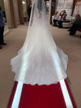 Load image into Gallery viewer, Martina Liana &#39;955&#39; wedding dress size-06 PREOWNED
