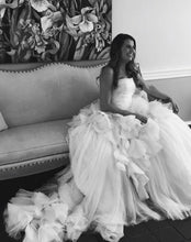 Load image into Gallery viewer, Vera Wang &#39;Hayley&#39; size 4 used wedding dress front view on bride
