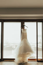 Load image into Gallery viewer, Eve of Milady &#39;1564&#39; size 4 used wedding dress front view on hanger
