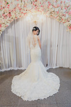 Load image into Gallery viewer, Allure Bridals &#39;C280&#39; wedding dress size-04 PREOWNED
