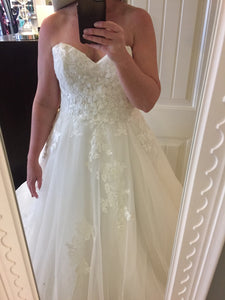 Monique Lhuillier 'Bliss' wedding dress size-12 PREOWNED