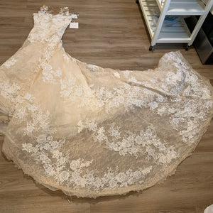 Pronovias 'Vienal' wedding dress size-08 SAMPLE