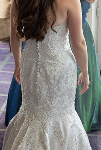 Bijou Bridal Exclusive  'I' wedding dress size-08 PREOWNED
