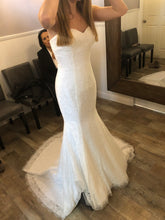 Load image into Gallery viewer, Carrafina &#39;4251&#39; size 6 new wedding dress front view on bride
