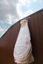 Load image into Gallery viewer, Anna Maier &#39;Strapless&#39; - Anna Maier - Nearly Newlywed Bridal Boutique - 9
