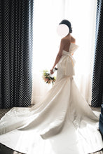 Load image into Gallery viewer, Monique Lhuillier &#39;BL19201&#39; wedding dress size-00 PREOWNED
