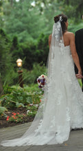 Load image into Gallery viewer, Enzoani &#39;Eva&#39; size 6 used wedding dress back view on bride
